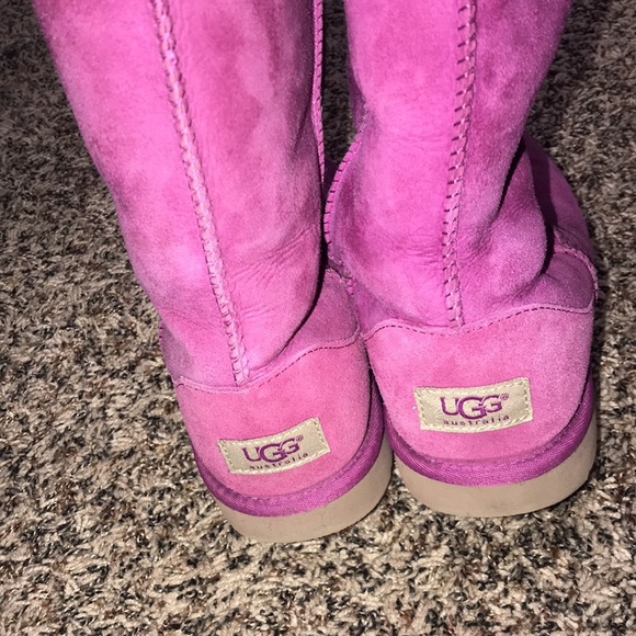 🪬STEAL ALERT 🚨 UGGS Hot Pink Size 6 Mid Rise Boots Excellent Used Condition! - Picture 2 of 9